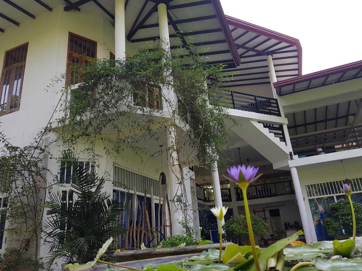 Villa Dewasiri 乌纳瓦图纳 外观 照片